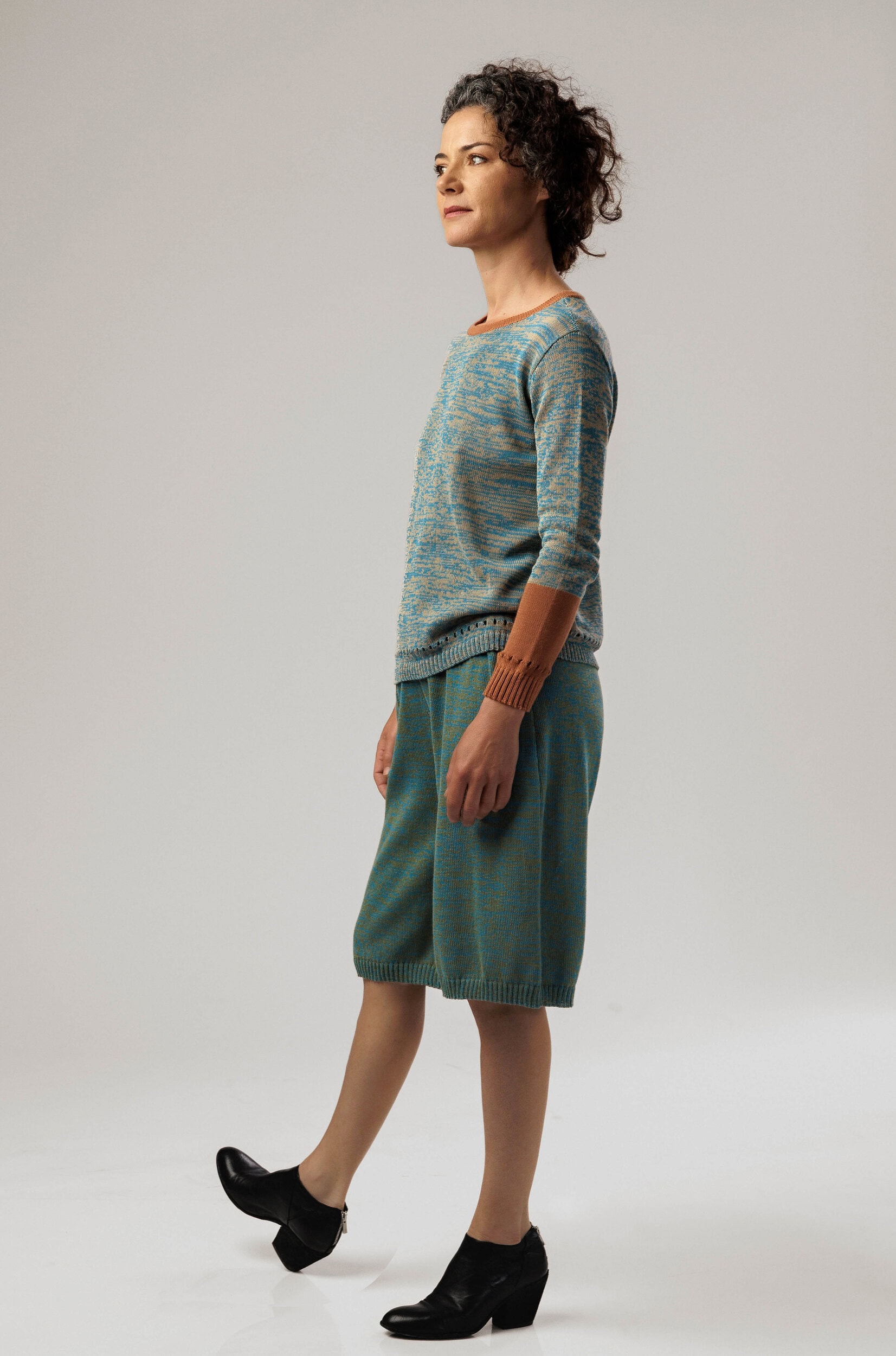 4-side beige-blue
